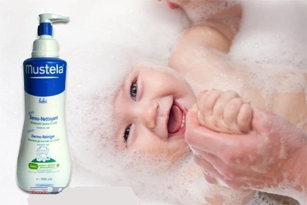 Sữa tắm gội Mustela không chỉ thích hợp cho trẻ sơ sinh mà còn cả người phải nằm trên giường bệnh