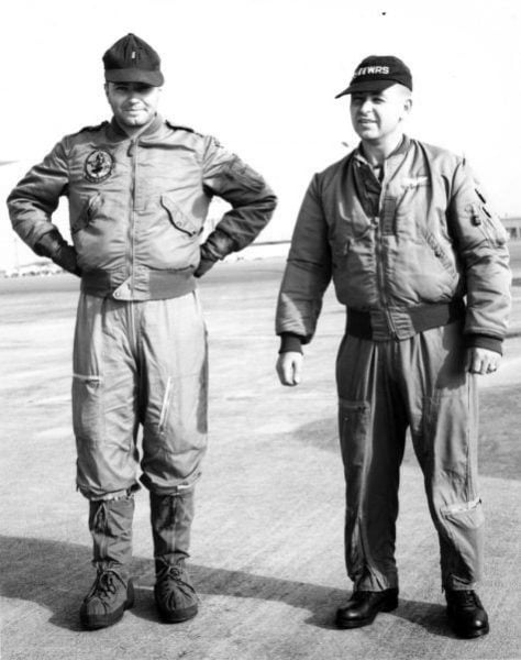 Tiền thân của những chiếc áo bomber xuất phát từ những chiếc áo khoác chống lạnh dành cho nhưng phi công ném bom