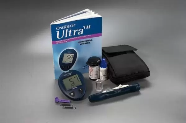 Bộ sản phẩm máy đo đường huyết Ultra 2 của Mỹ