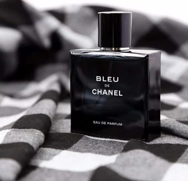 Bleu De Chanel Paris được lưu lại từ 7 đến 12 tiếng