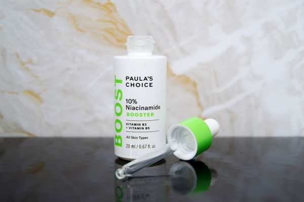 Paula’s Choice Skin Perfecting 2 BHA Liquid được sản xuất dưới dạng nước phù hợp với mọi làn da