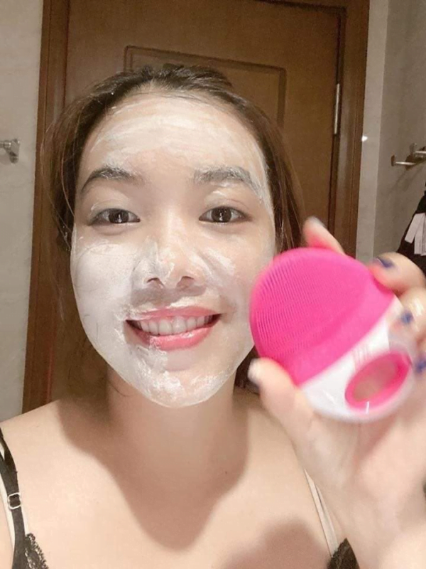 Khoi dong Genie Diva Facial Cleansing Device de lam sach da mat